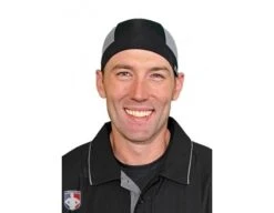 UMPLIFE Ice Cap -Move Gear Shop ULF ICE CAP BK GY UMPLIFE Ice Cap Worn Front Black and Charcoal Grey 1